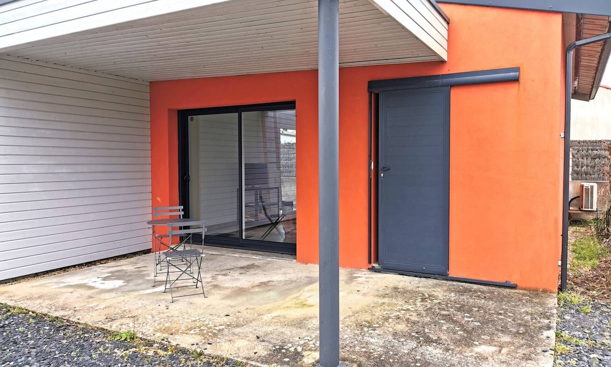 Brem Sur Mer House | COLOR BOX near the sea