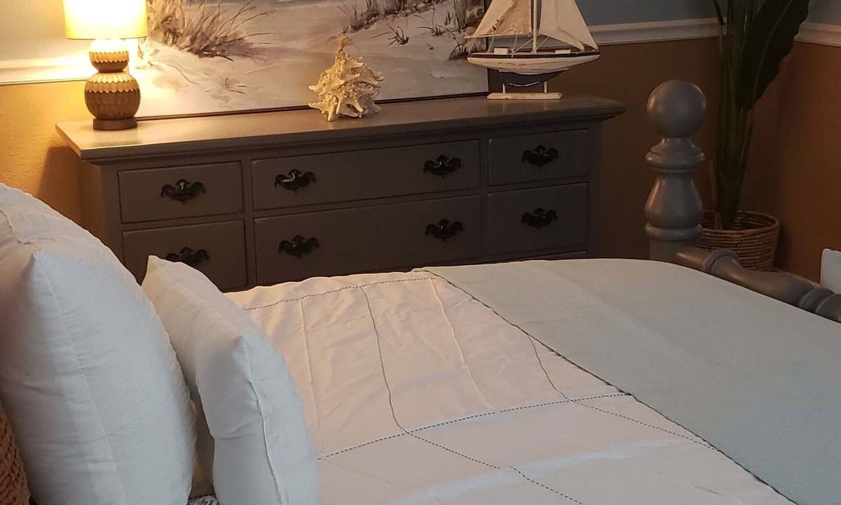 Modesto House | Colorful 2-bdr, 2-bth unique serenity.