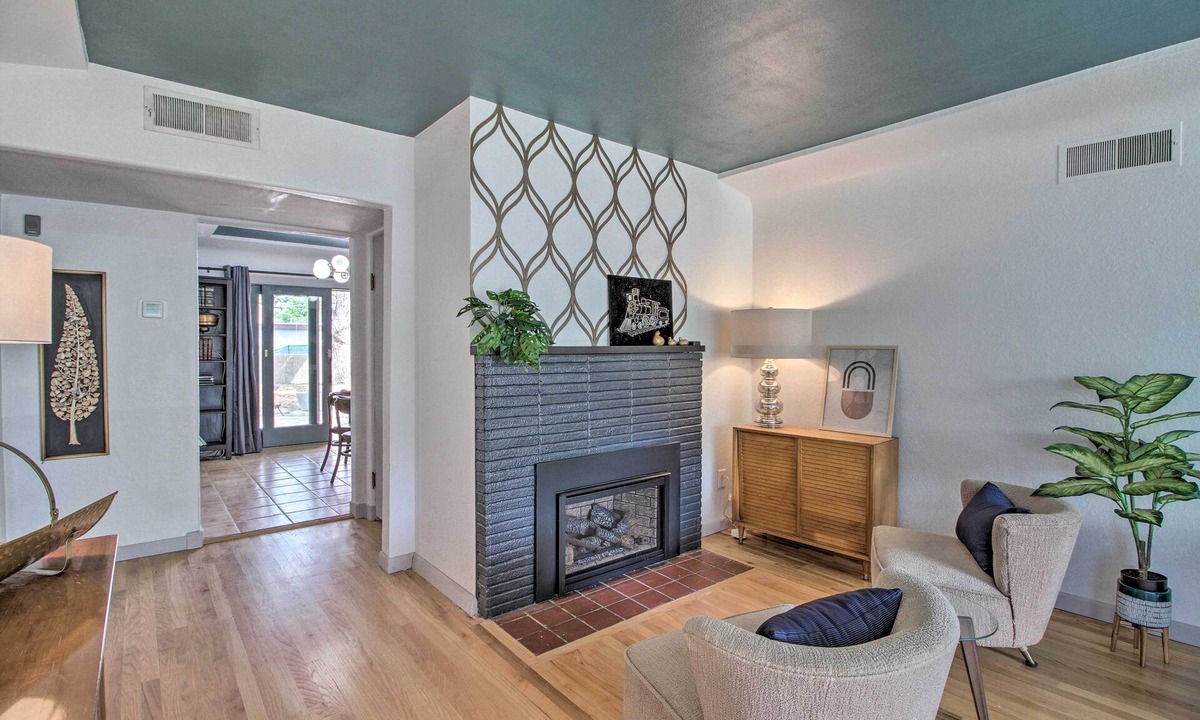 Pueblo Alto House | Colorful 2-bedroom home with indoor fireplace & EV Charger