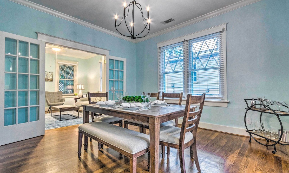 Hillcrest Cottage | Colorful Cottage w/Deck ~ 5 Mi to Downtown!