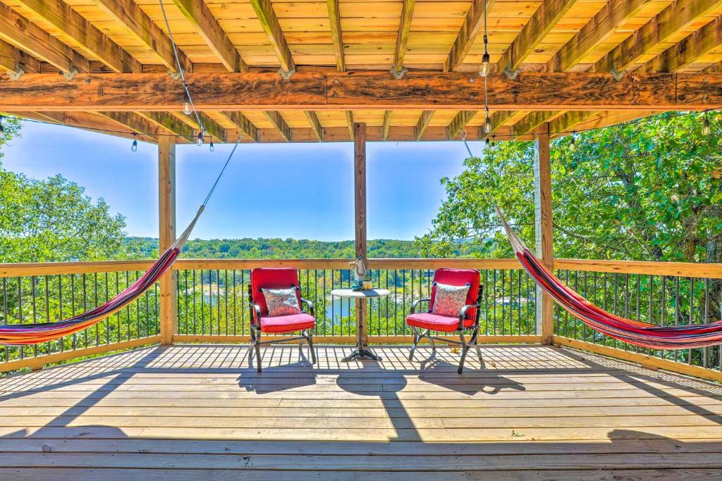 Arrow Point House | Colorful Golden Getaway w/Panoramic Views!