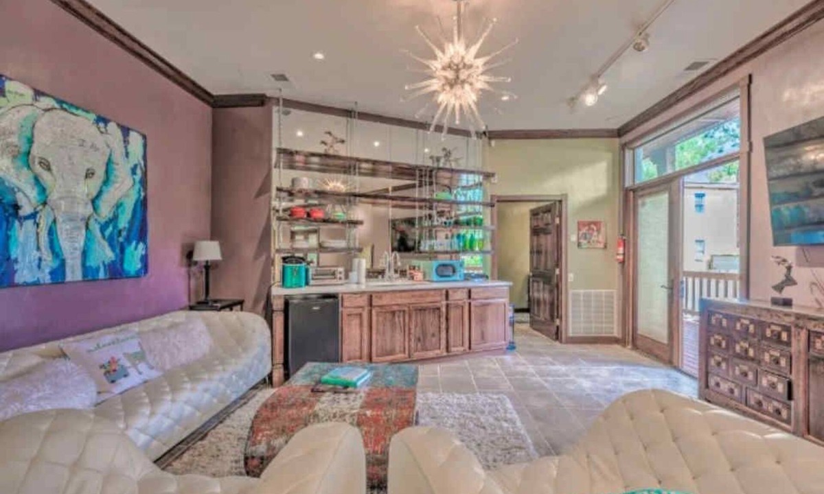 Ruidoso Apartment | Colorful & Unique Ruidoso Studio Escape in Midtown