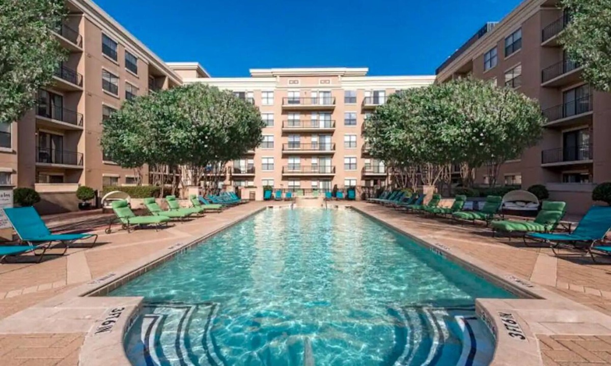 Cityplace Apartment | Colorful Yet Cozy Apartment In Uptown Dallas!