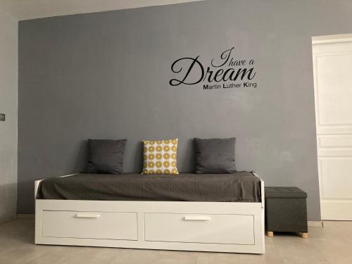 Le Bourg Apartment | COLORS by Reine du Sud, proche des Grands Buffets