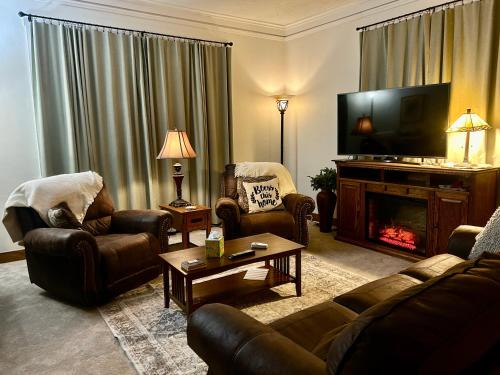 Hastings House | Colossal Craftsman