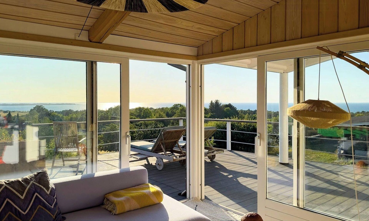 Faarevejle House | Colourful home with panorama near Sejer Bay
