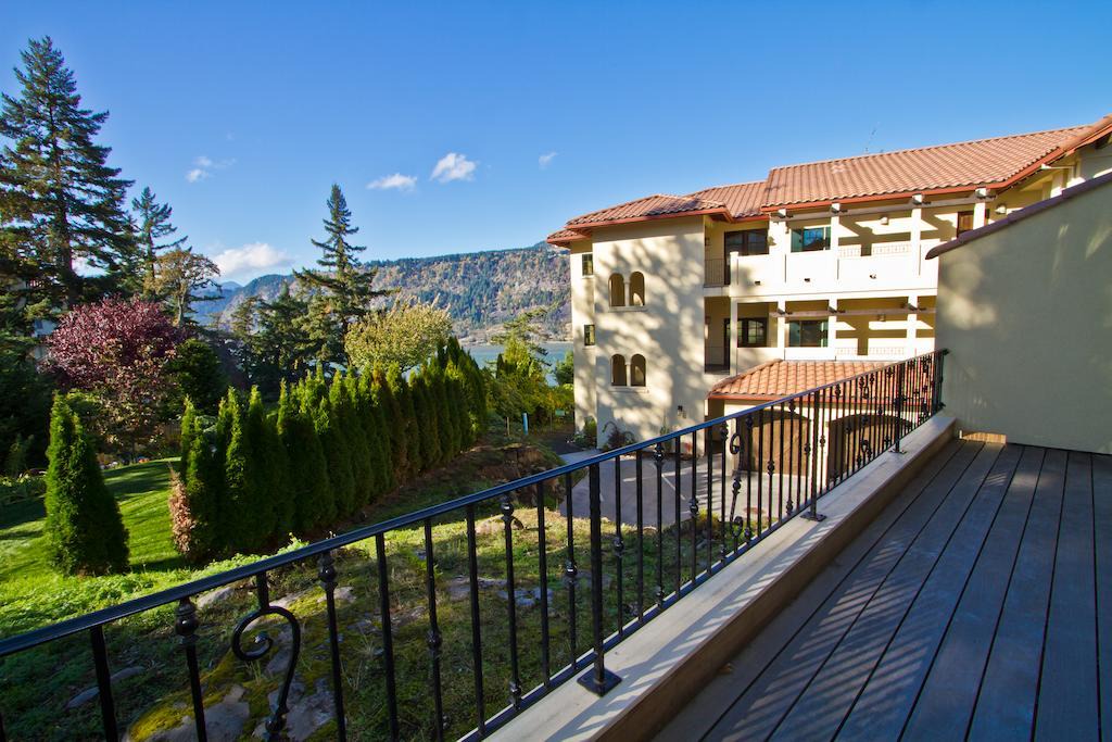 Hood River Hotel | Columbia Cliff Villas
