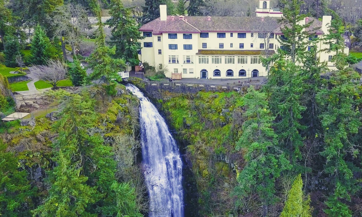 Hood River Hotel | Columbia Gorge Hotel and Spa