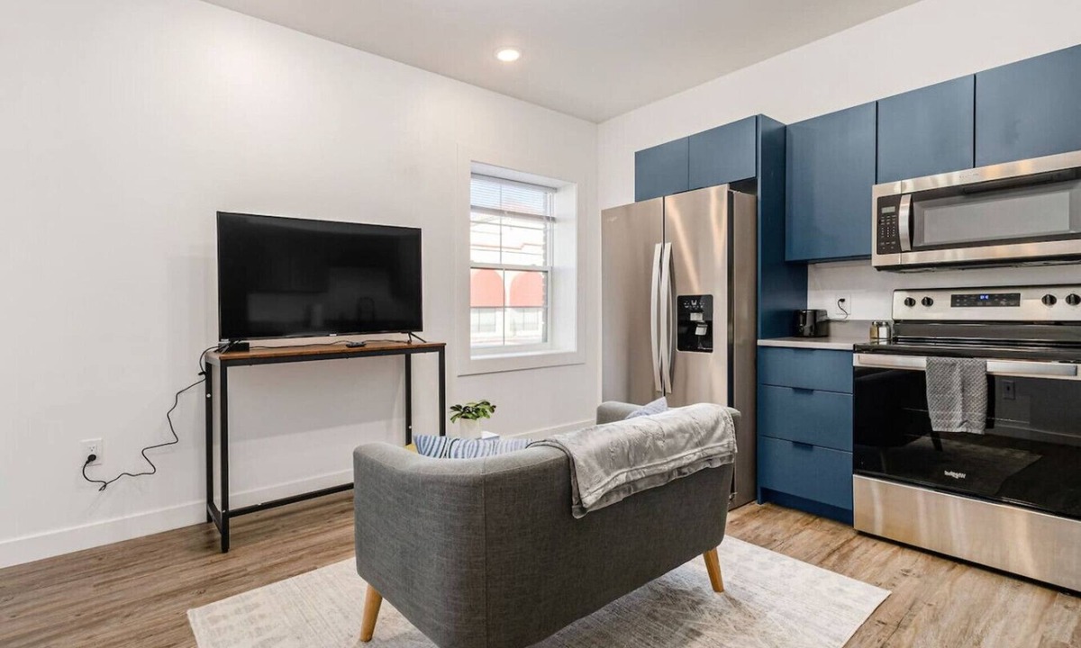 Downtown Columbus Apartment | Columbus Gem with Pool Table! Pets Welcome!