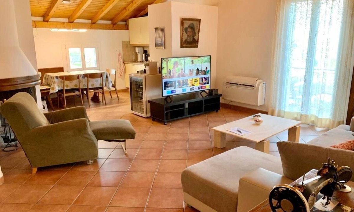Comano Apartment | Comano (Lugano) Ticino - B&B Walterina by Interhome