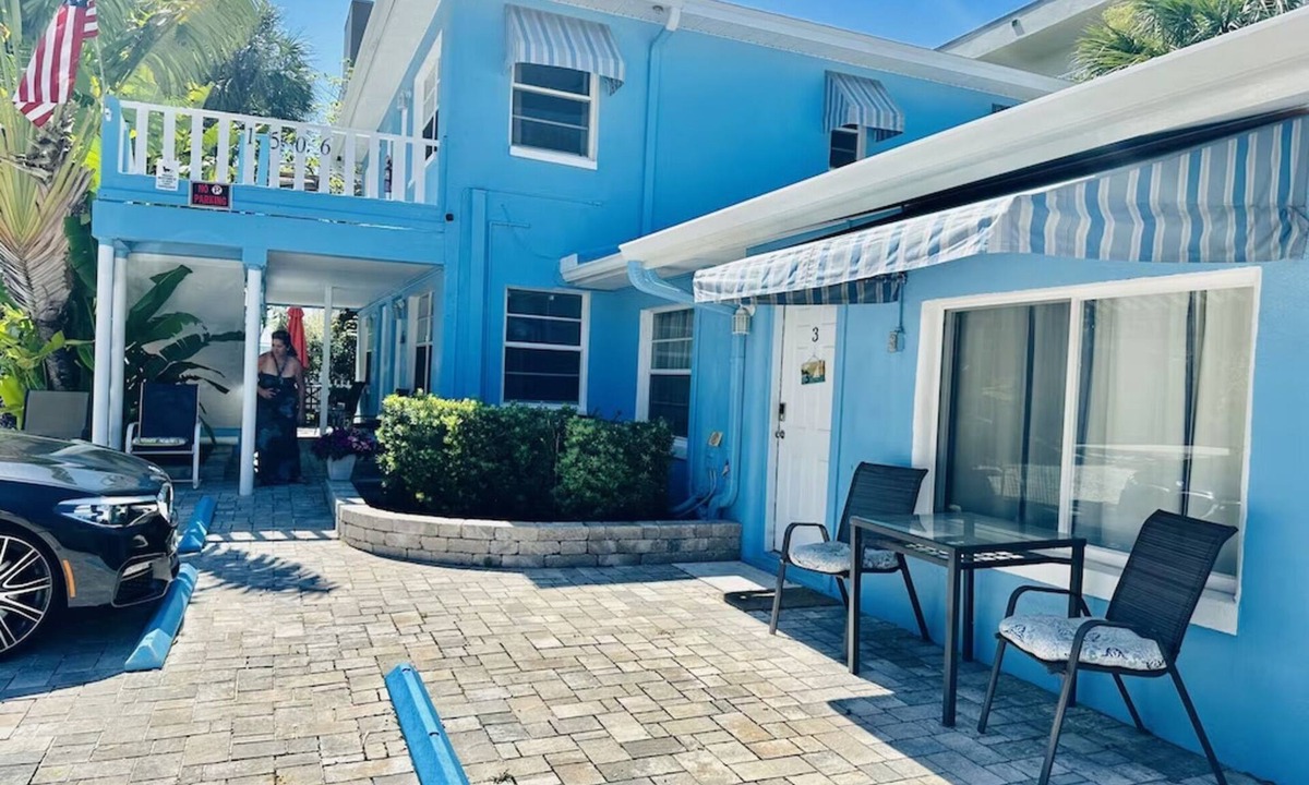 Indian Rocks Beach Villa | Come and enjoy Beachside villa suite #2 Steps from BEACH
