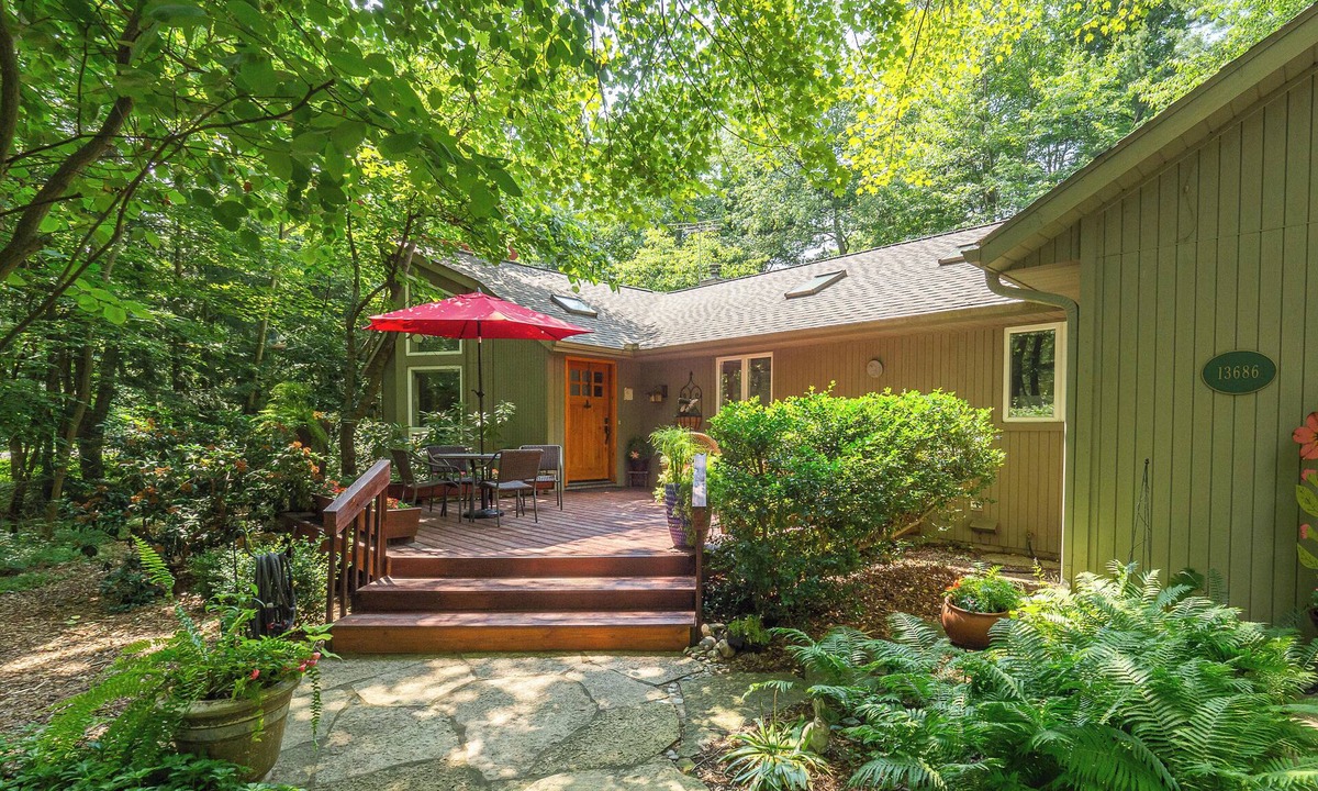 Harbert House | Come enjoy beautiful Harbor Country. It's a wonderful place to visit!