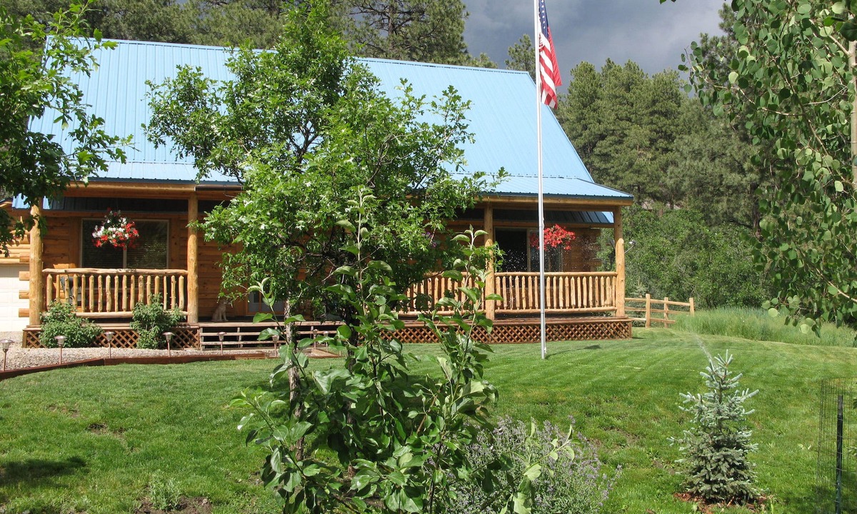 Forest Lakes Cabin | Come enjoy colorful COLORADO in a park like setting & wildlife GALORE!