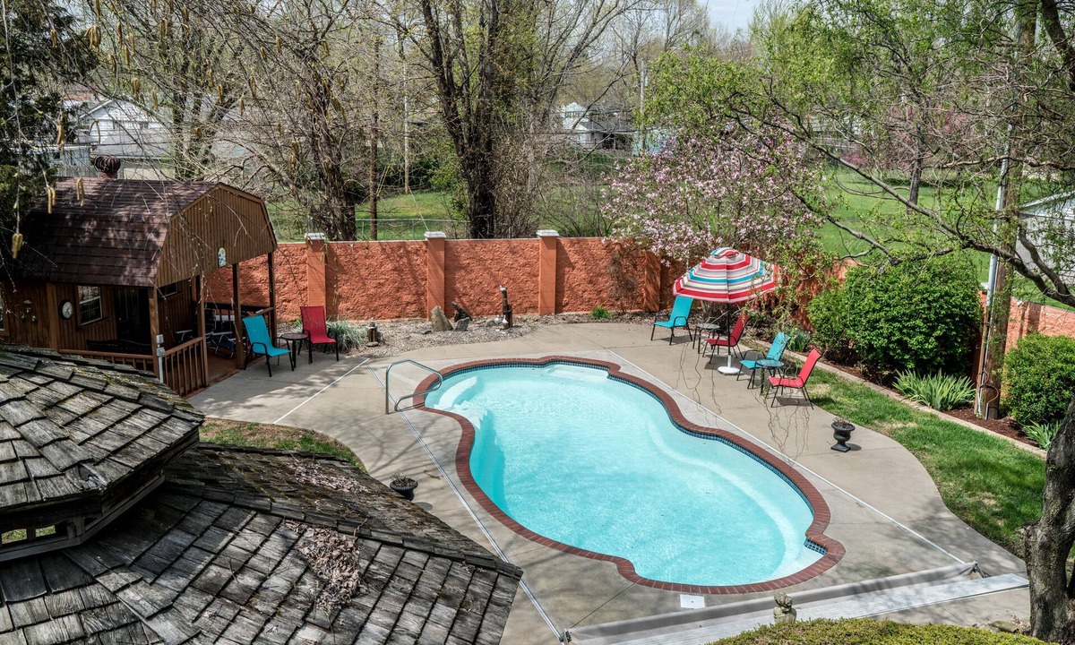 Jeffersonville House | Come explore Jeffersonville & Louisville