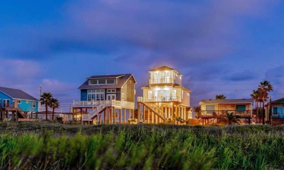 Gulf Palms House | Come Home to an Oceanfront, Beachfront Texas Gulf Coast Cottage On The Water