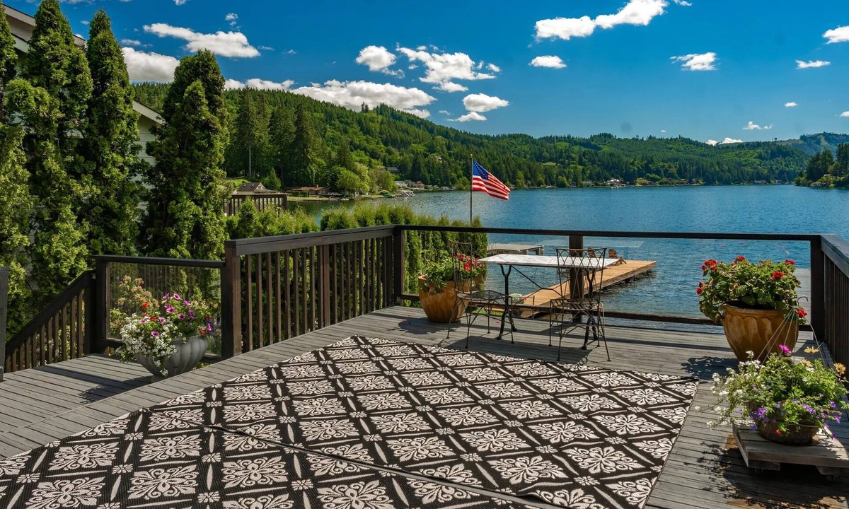 Olympia House | Come HOME to where the Eagles soar!!!