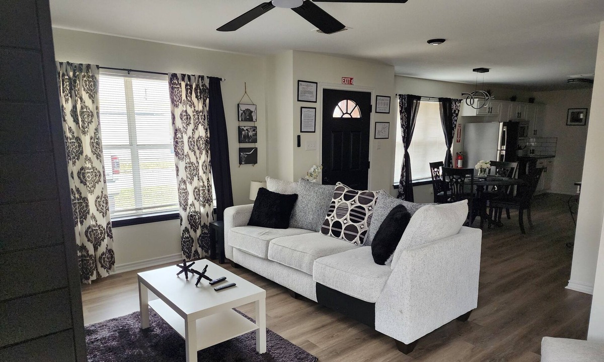 Central Arlington House | Come join us in our location right in the heart of Cowboy Country!