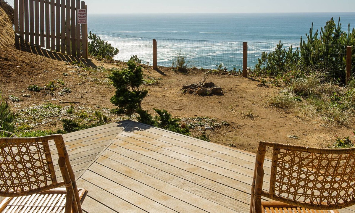 Gleneden Beach House | Come relax and enjoy the views of this peaceful, pet friendly, oceanfront home!