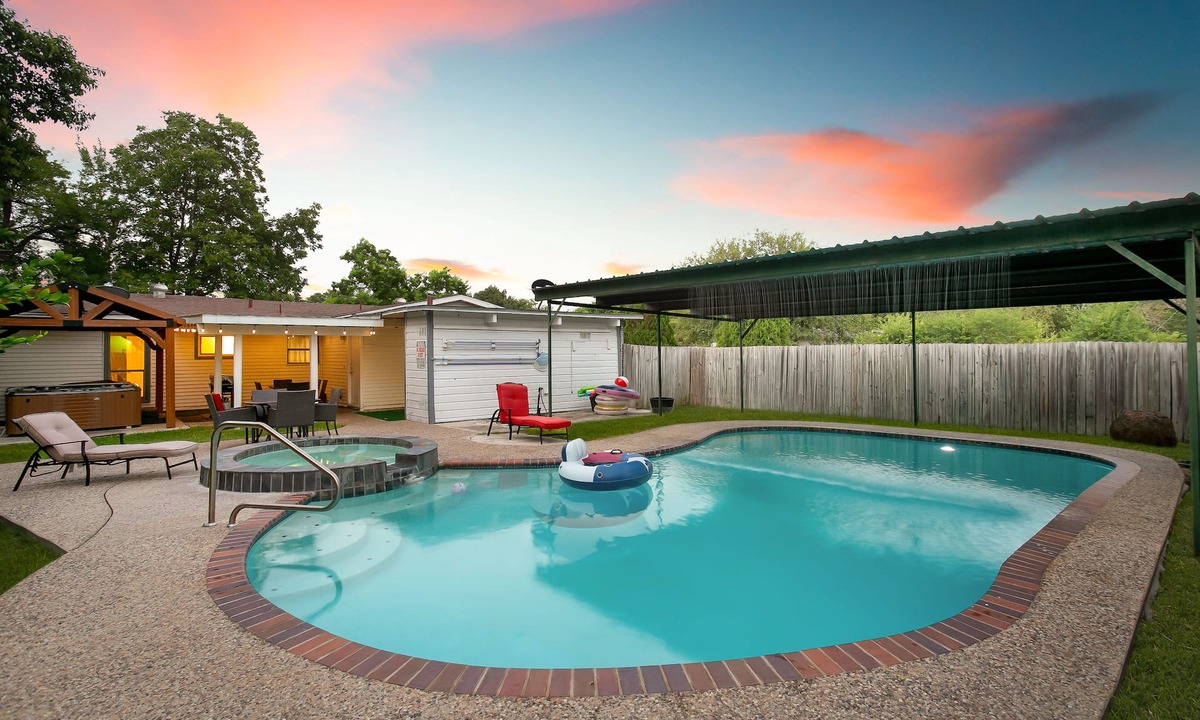North San Antonio - SAT House | Come stay at our Home during Rodeo Days in Texas with Private Jacuzzi and Pool