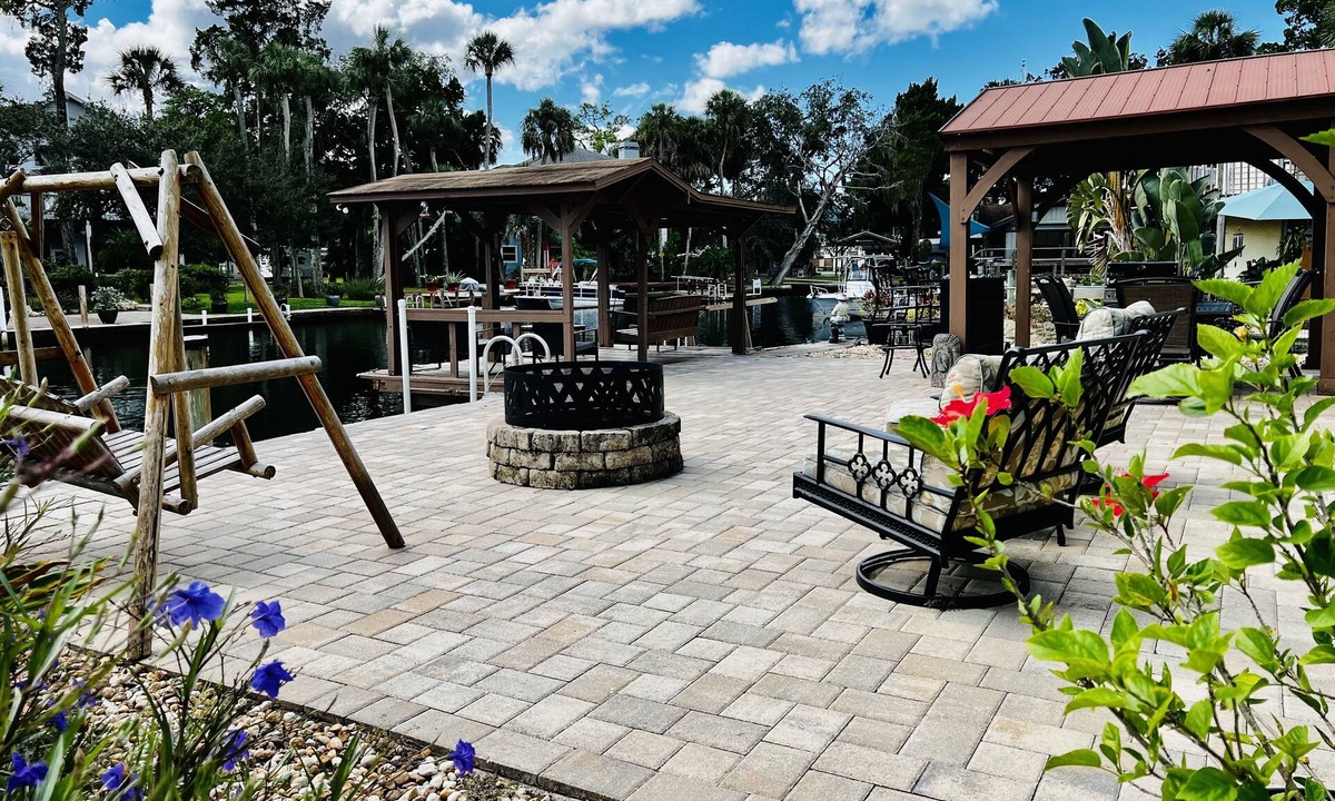 Weeki Wachee Gardens House | Come Stay On Weeki Wachee! Kayaks, Canoe Included!