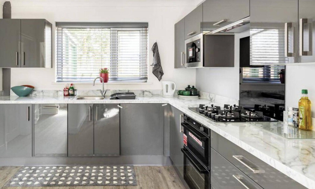 Blackburn House | Come & Unwind in Charming 5 Bed House in Blackburn