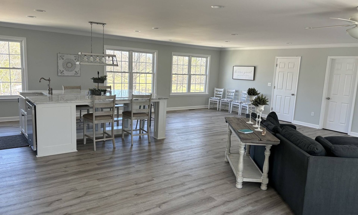 Heber Springs Apartment | Come visit Heber Springs and experience life on the Evans Mountaintop Farm!nnn