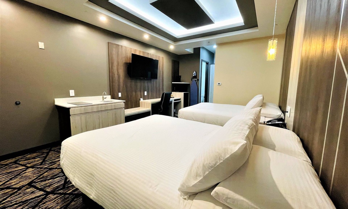 South Houston Hotel | Comfeeni Inn and Suites