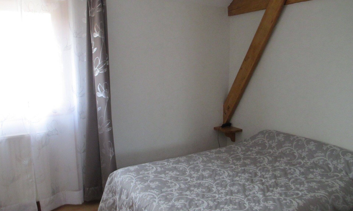 Coux-et-Bigaroque-Mouzens House | Comfortable guest room.