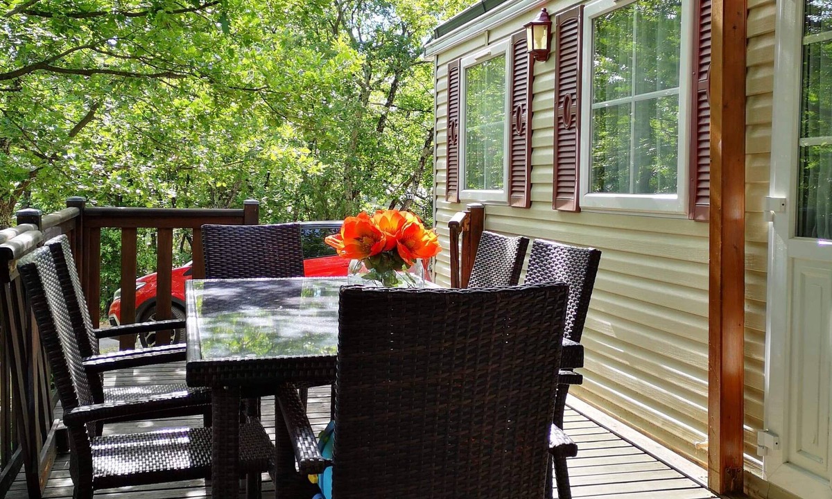 Saint-Privat-de-Champclos Cottage | Comfort cottage in a quiet and natural campsite T03
