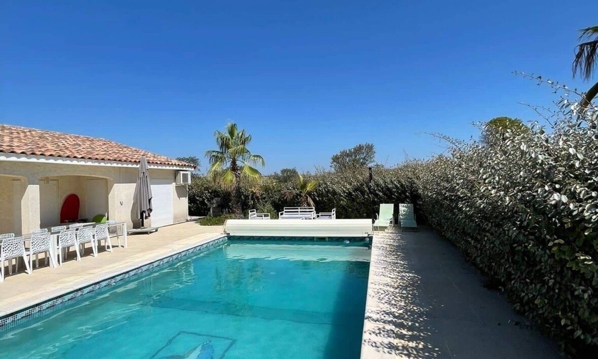 Saint-Genies-de-Fontedit Villa | Comfortable villa for vacations with family or friends.