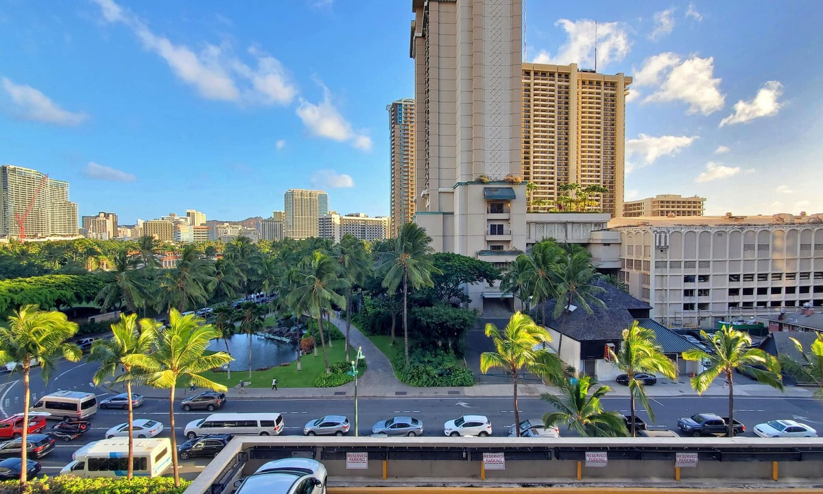 Waikiki Apartment | Comfort & Accessibility to Everything in Waikīkī! 2 Queen Beds, Pool & Parking!