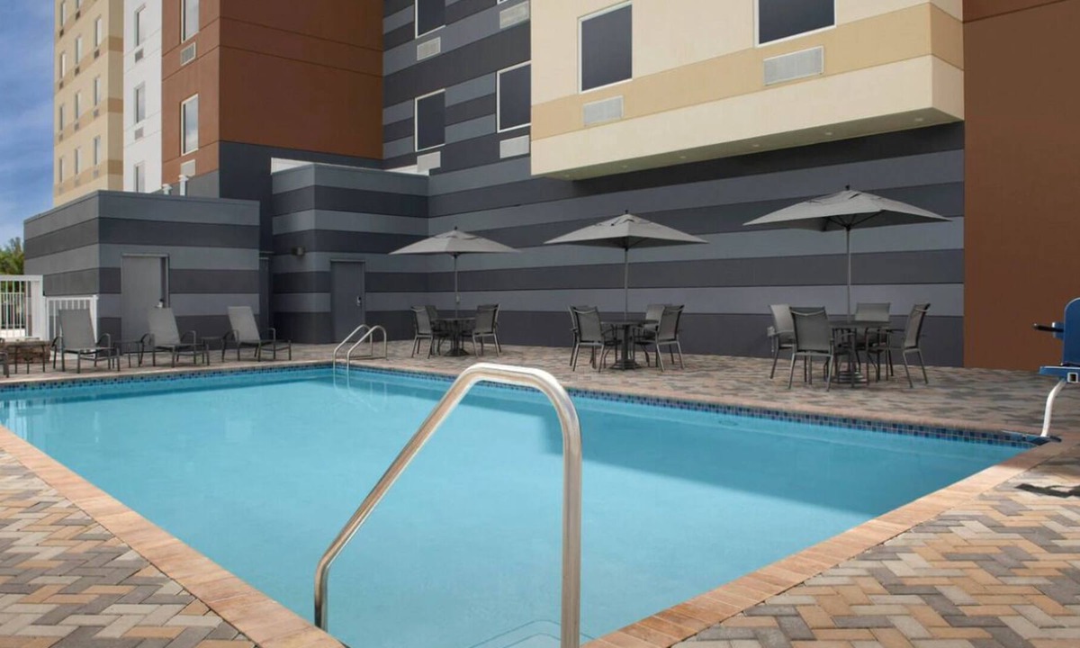 Florida City House | Comfort and Convenience! 2 Contemporary Units! W/ Pool Access, Free Breakfast!