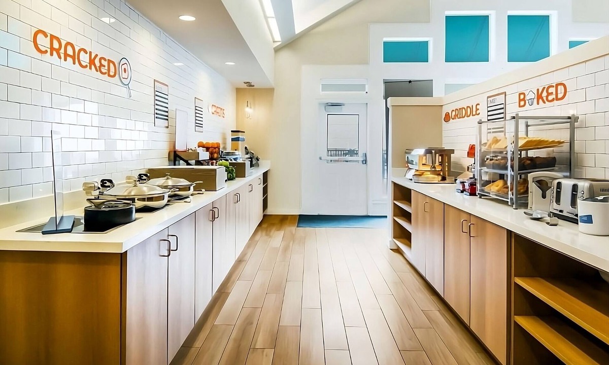 Alpharetta Hotel | Comfort and Convenience! Spacious Suite with Kitchen, Free Grab & Go Breakfast!