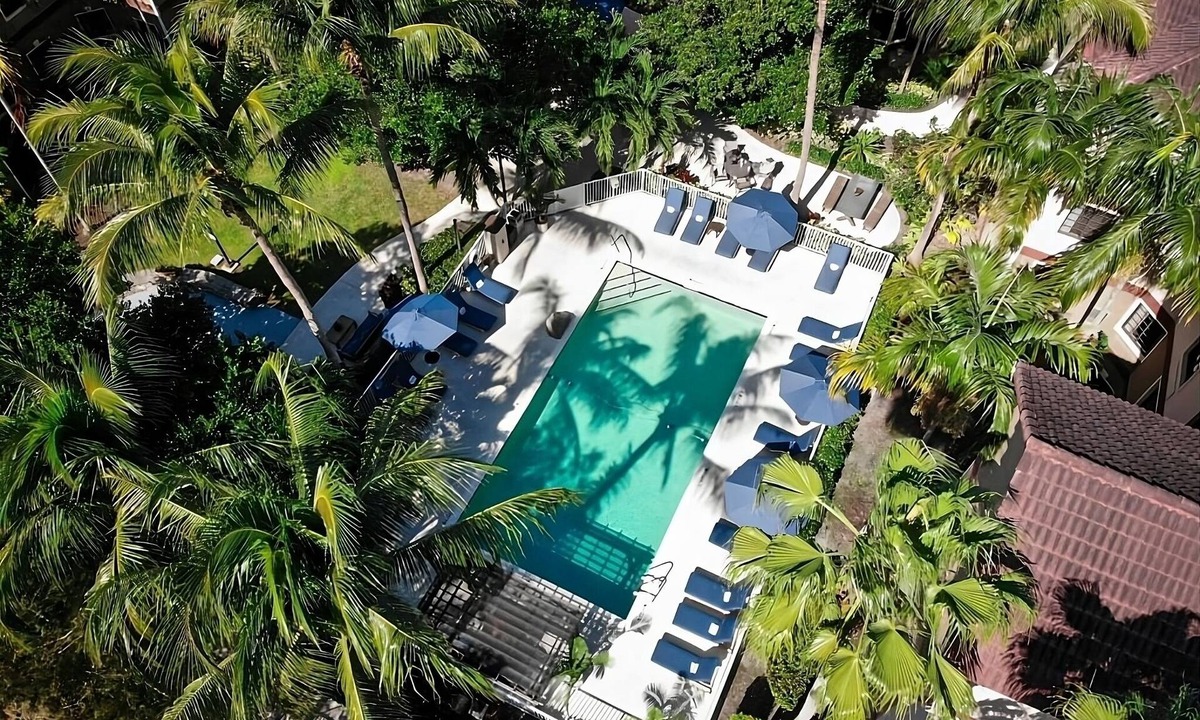 Plantation Apartment | Comfort and Convenience! Outdoor Pool, Kitchenette, Pets Allowed!