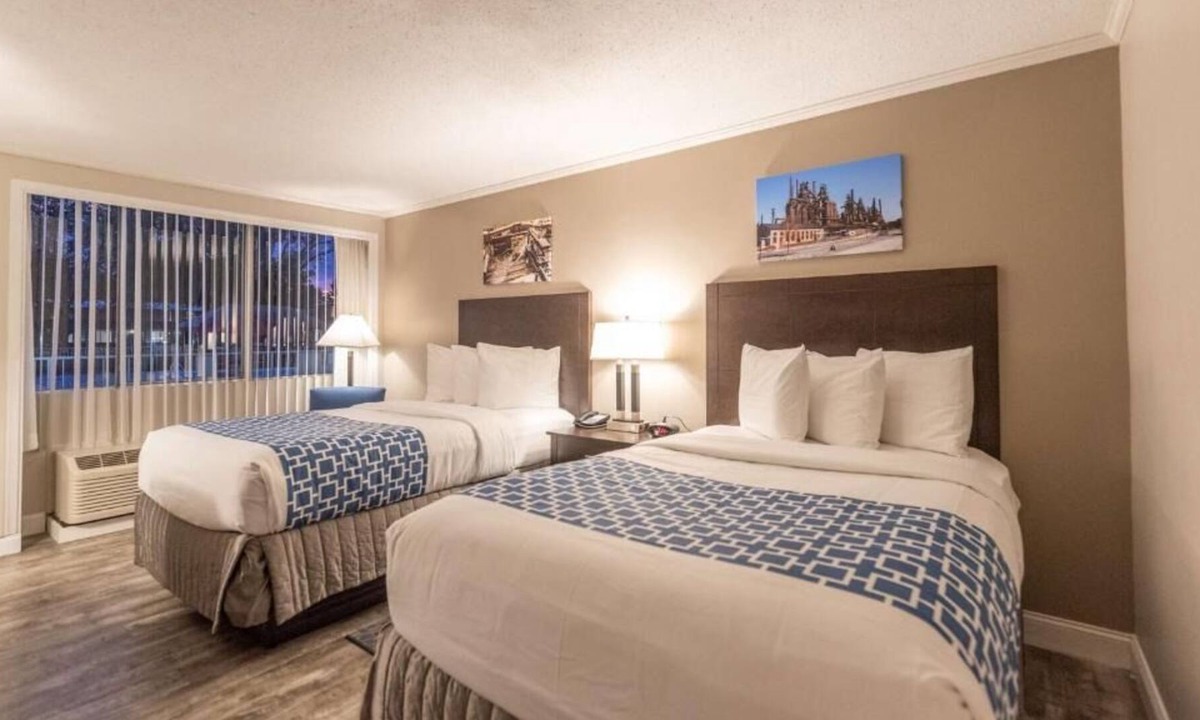 Bethlehem House | Comfort and Convenience! Onsite Pool, Free Breakfast, Parking!