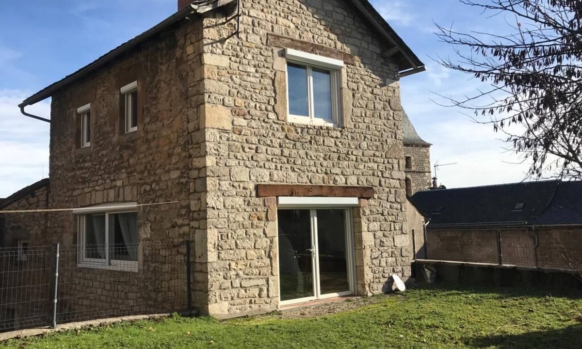 Severac-le-Chateau House | Comfort and many exterior in the heart of the medieval city