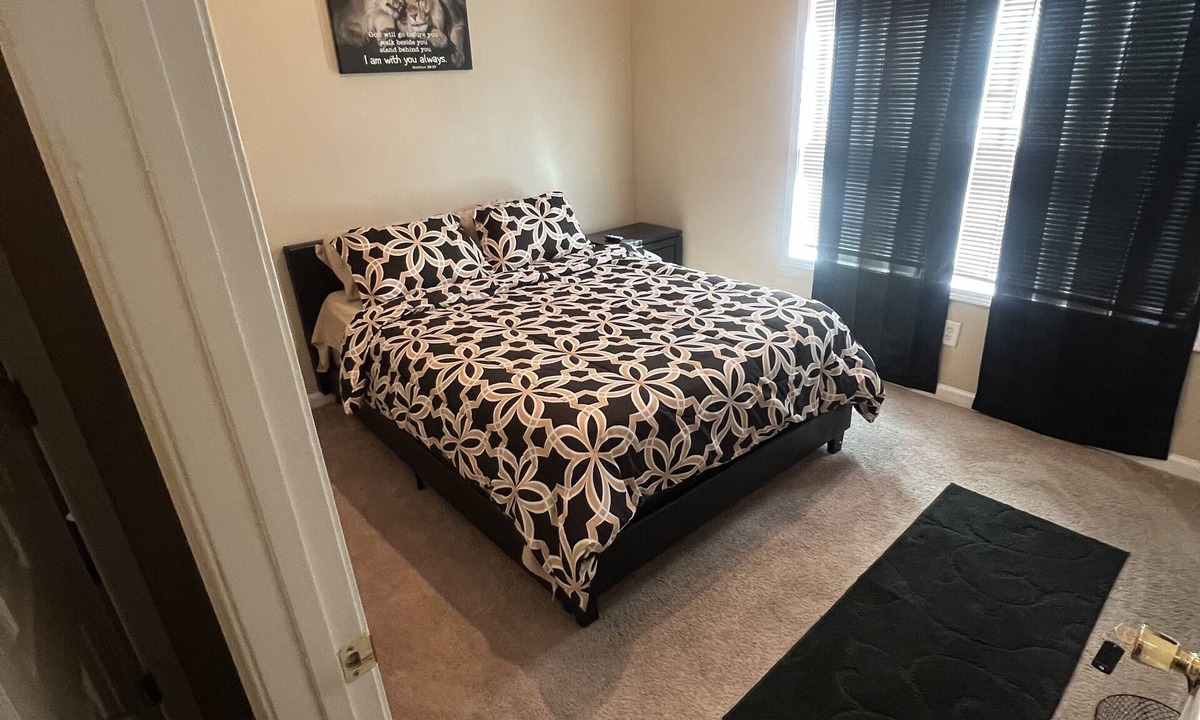 Hiram House | Comfort and Peaceful Room