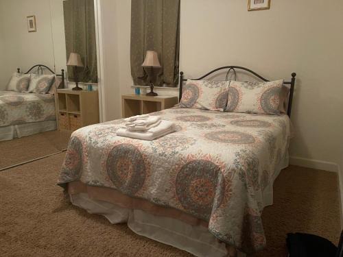 Vacaville House | Comfort and Style Queen bedroom