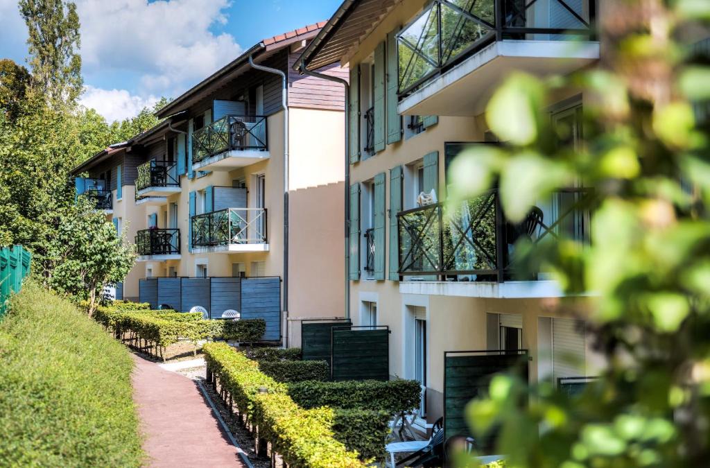 Divonne-les-Bains Apartment | Comfort Aparthotel Divonne L'Orée du Parc