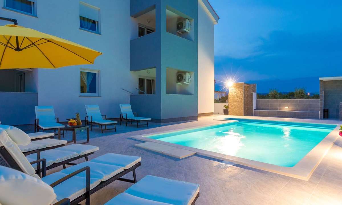Zrce Apartment | Comfort Apartment with Pool and Terrace