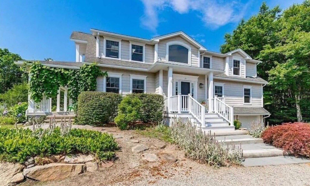 Little Compton House | Comfort, Beauty, and the Little Compton Beach!