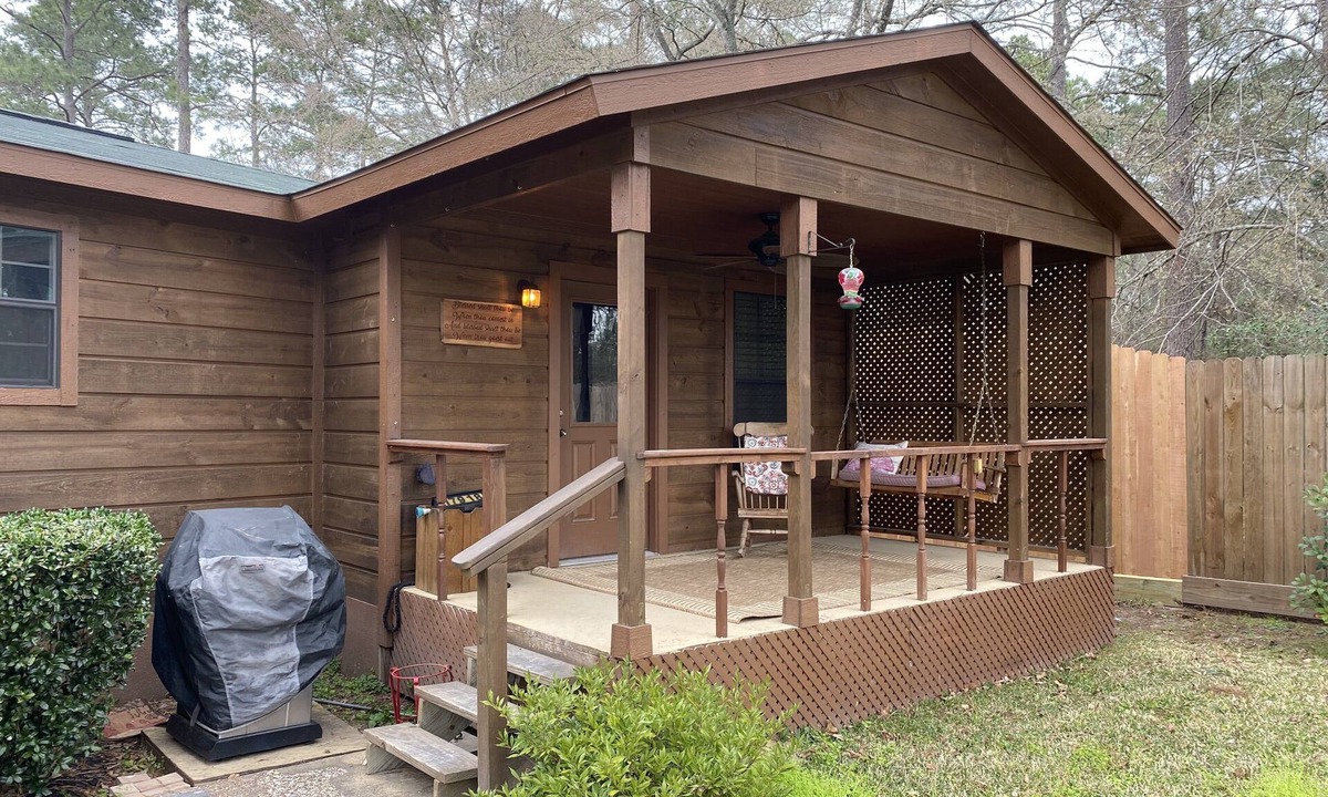 Magnolia House | Comfort & Charm.Long Term Stays Considered.