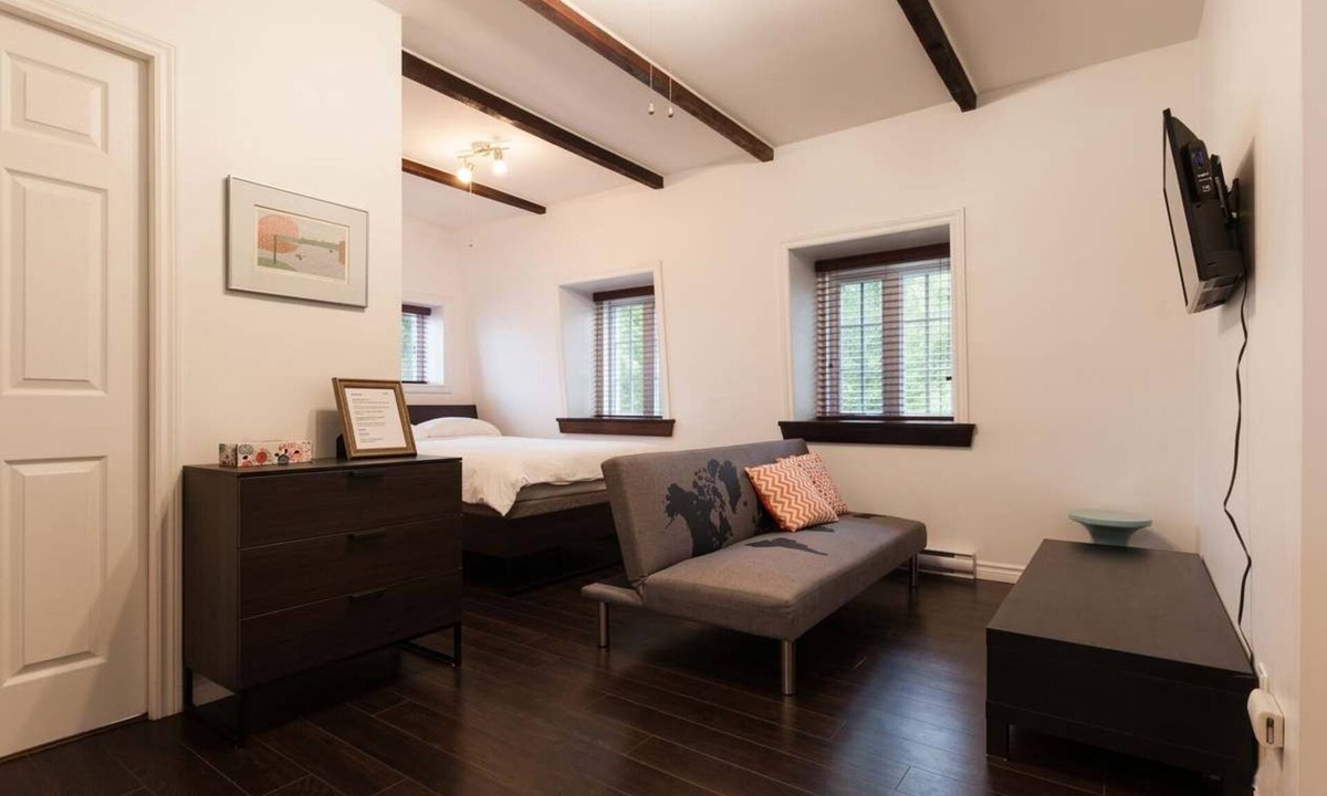 Desjardins Apartment | Comfort & Getaway in Old Lévis | Studio Urbain
