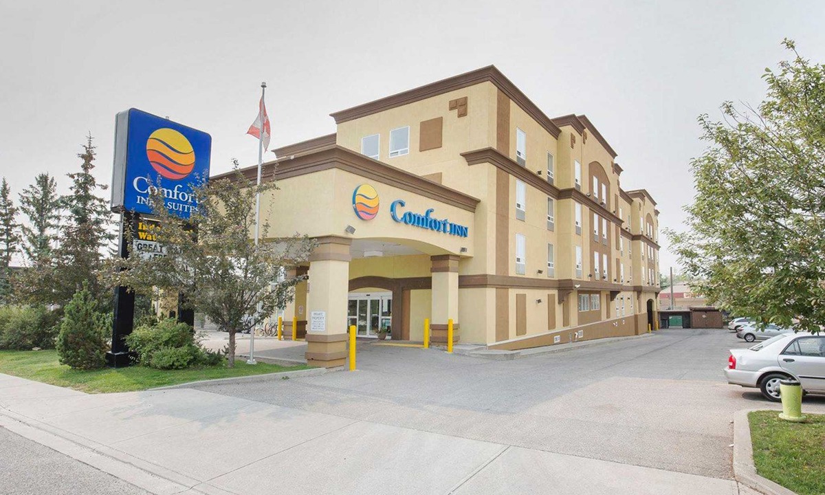 Banff Trail Hotel | Comfort Inn and Suites University