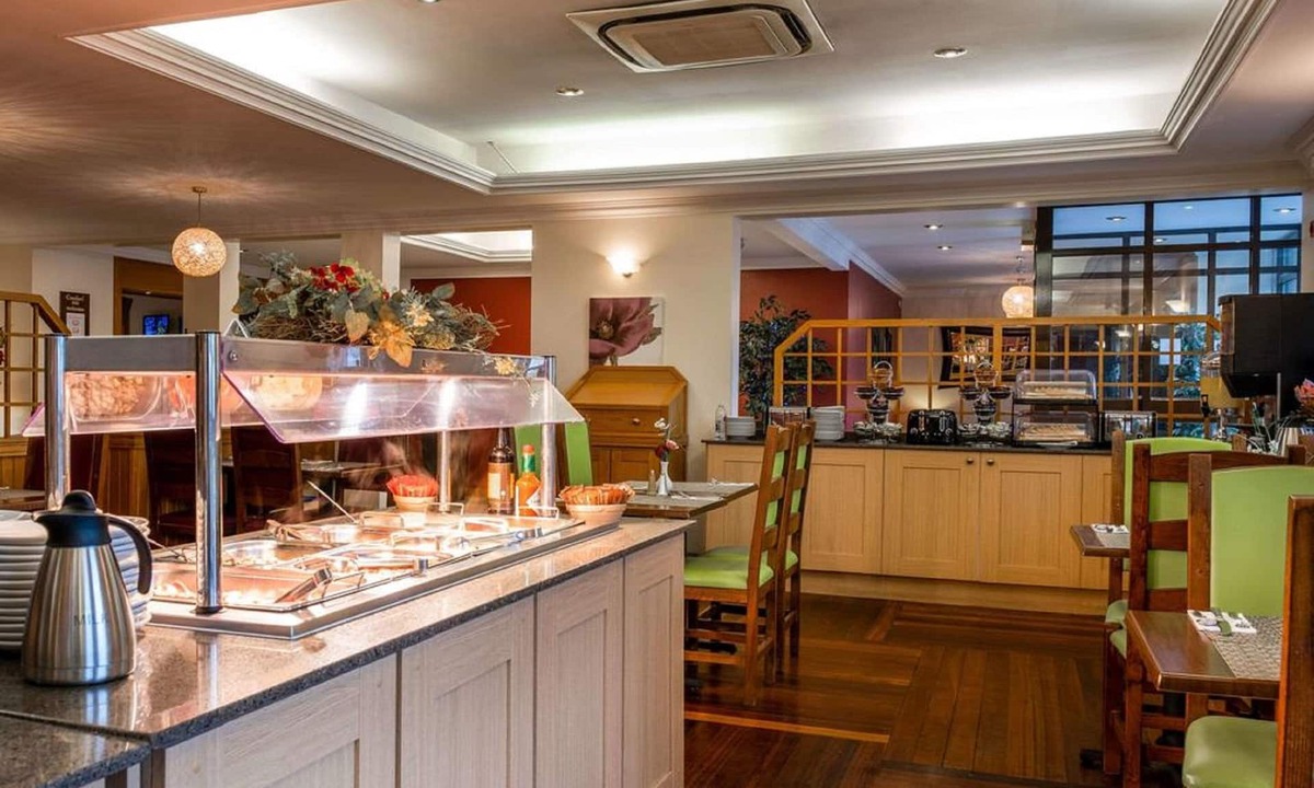 Ford Hotel | Comfort Inn Arundel