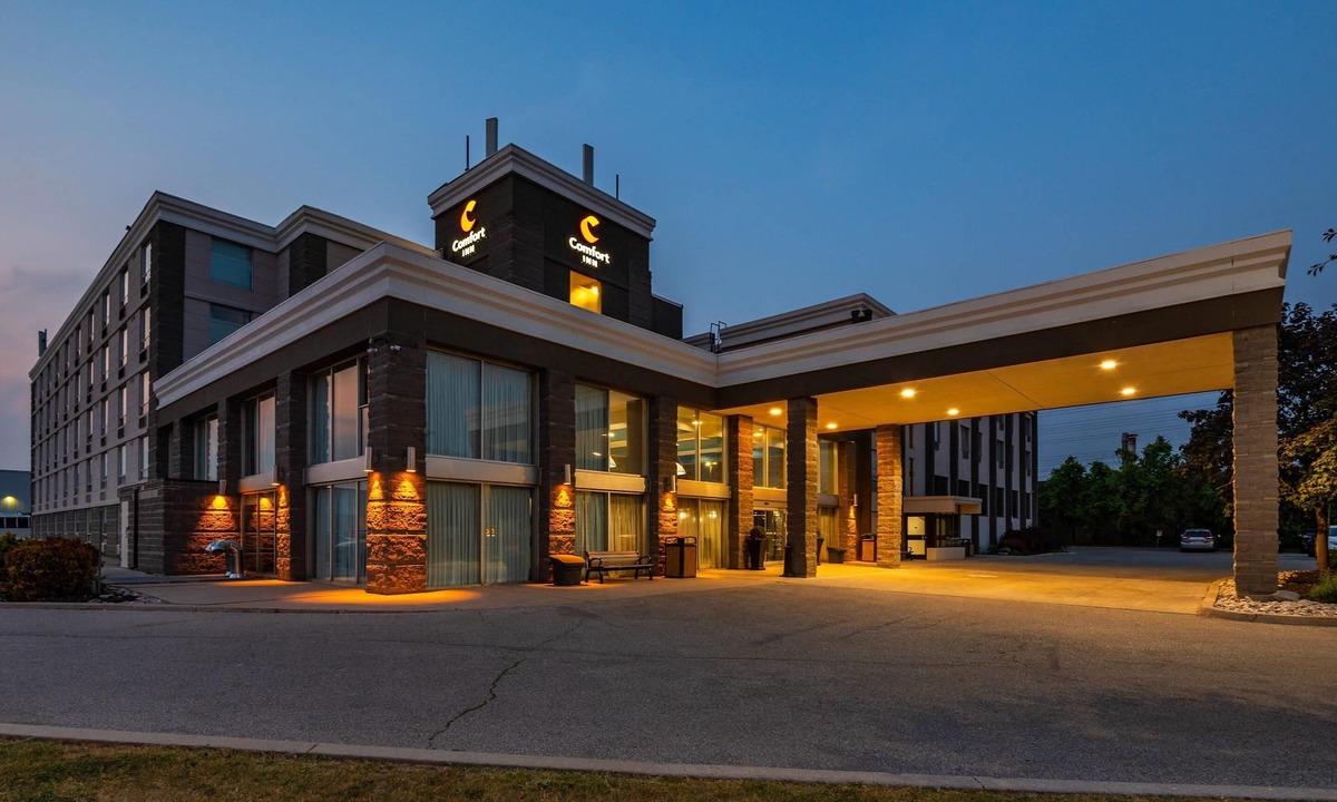 Etobicoke Hotel | Comfort Inn & Conference Centre Toronto Airport