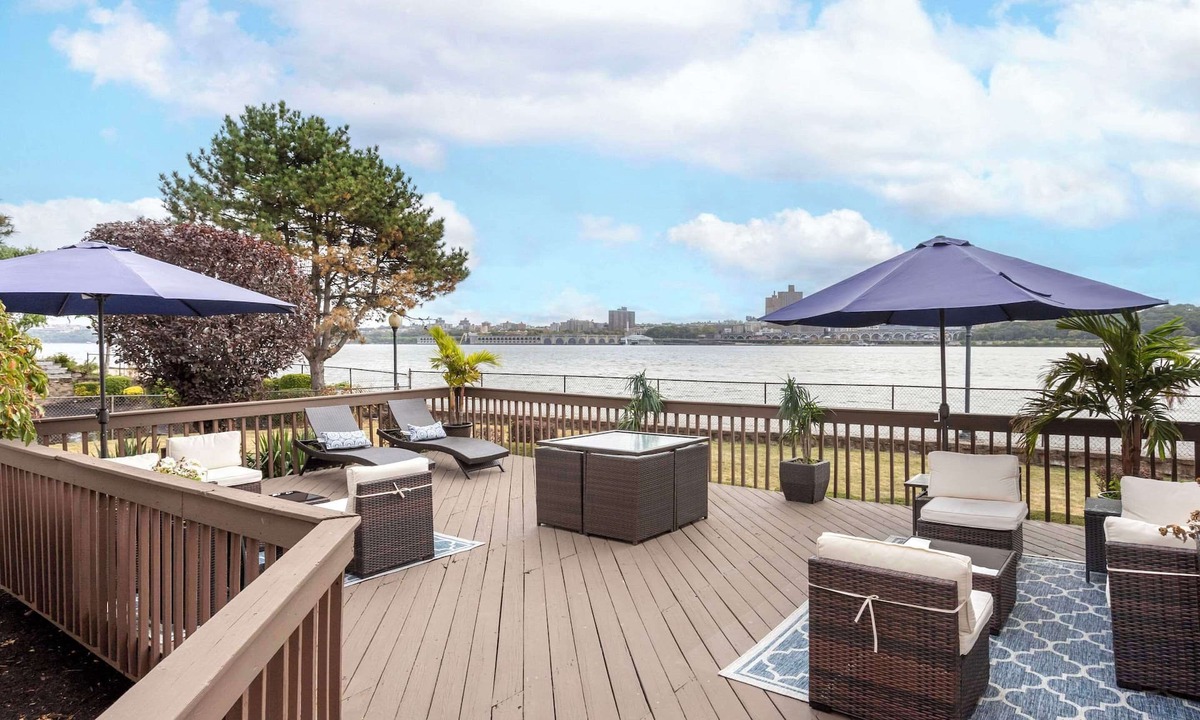 Edgewater Hotel | Comfort Inn Edgewater on Hudson River