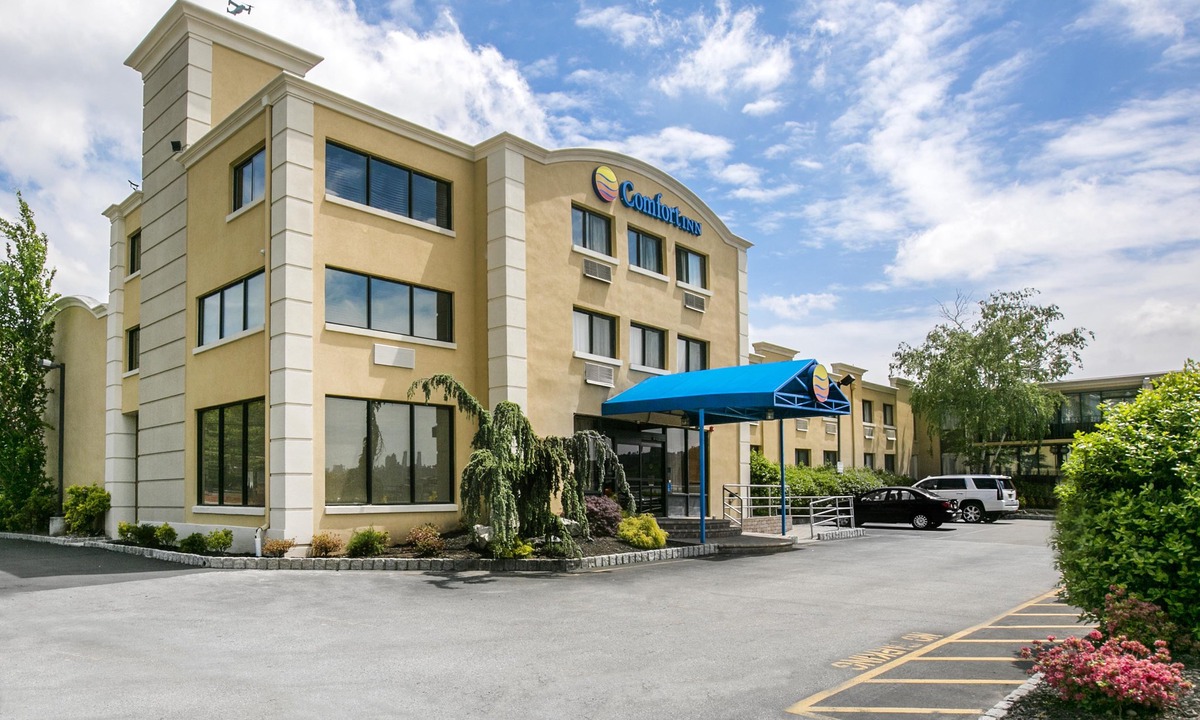 Edgewater Hotel | Comfort Inn Edgewater on Hudson River