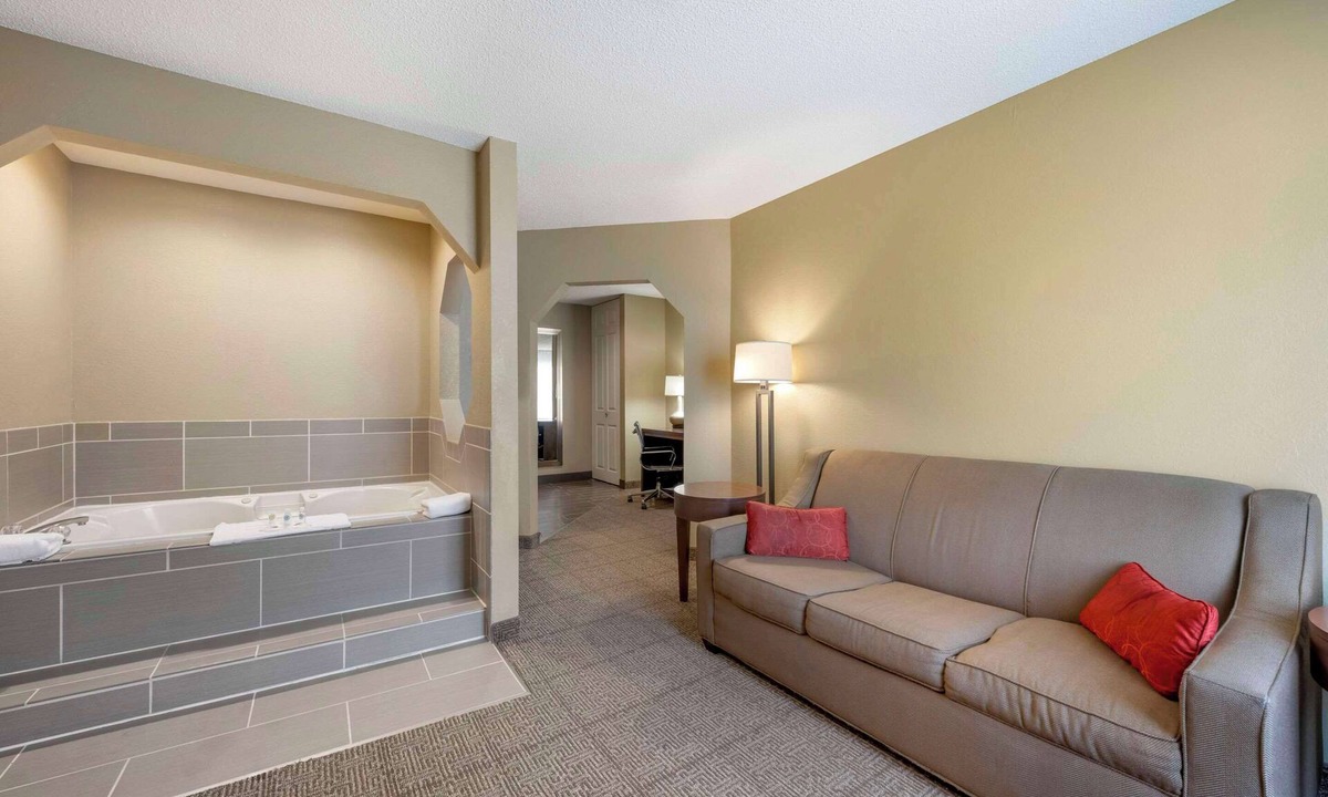 Lexington Hotel | Comfort Inn Lexington