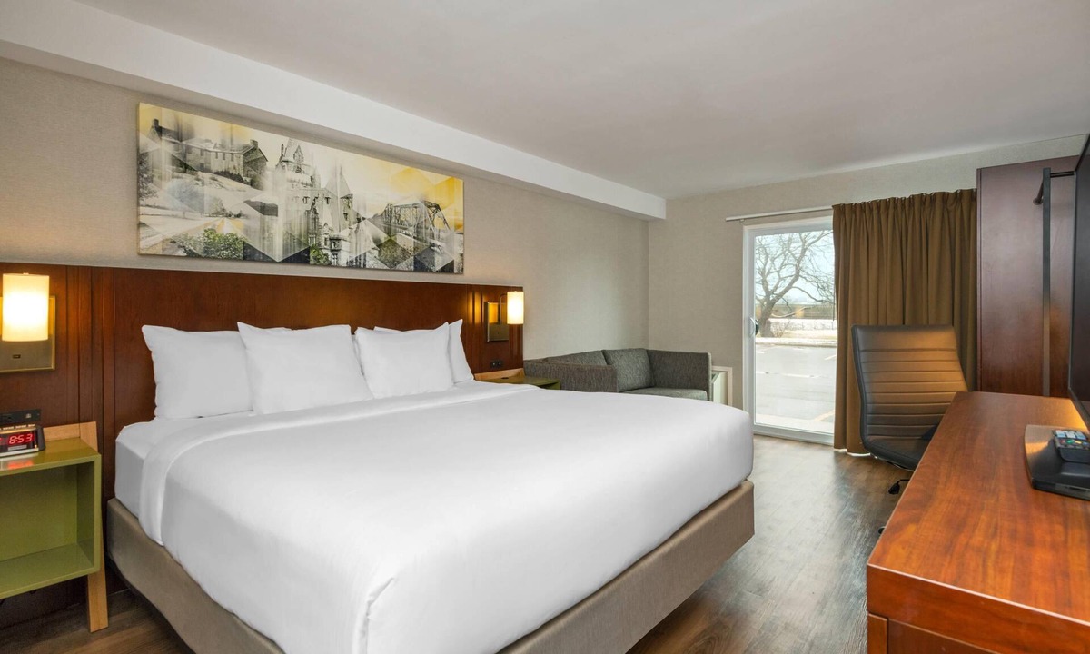 Cummings Hotel | Comfort Inn Ottawa East